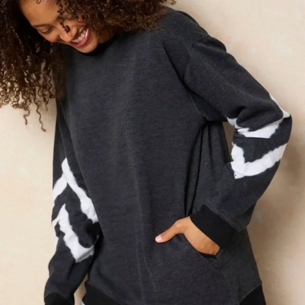 NWT Natural Life Charcoal Gray Chevron Oversized Sweatshirt Pockets Size Small